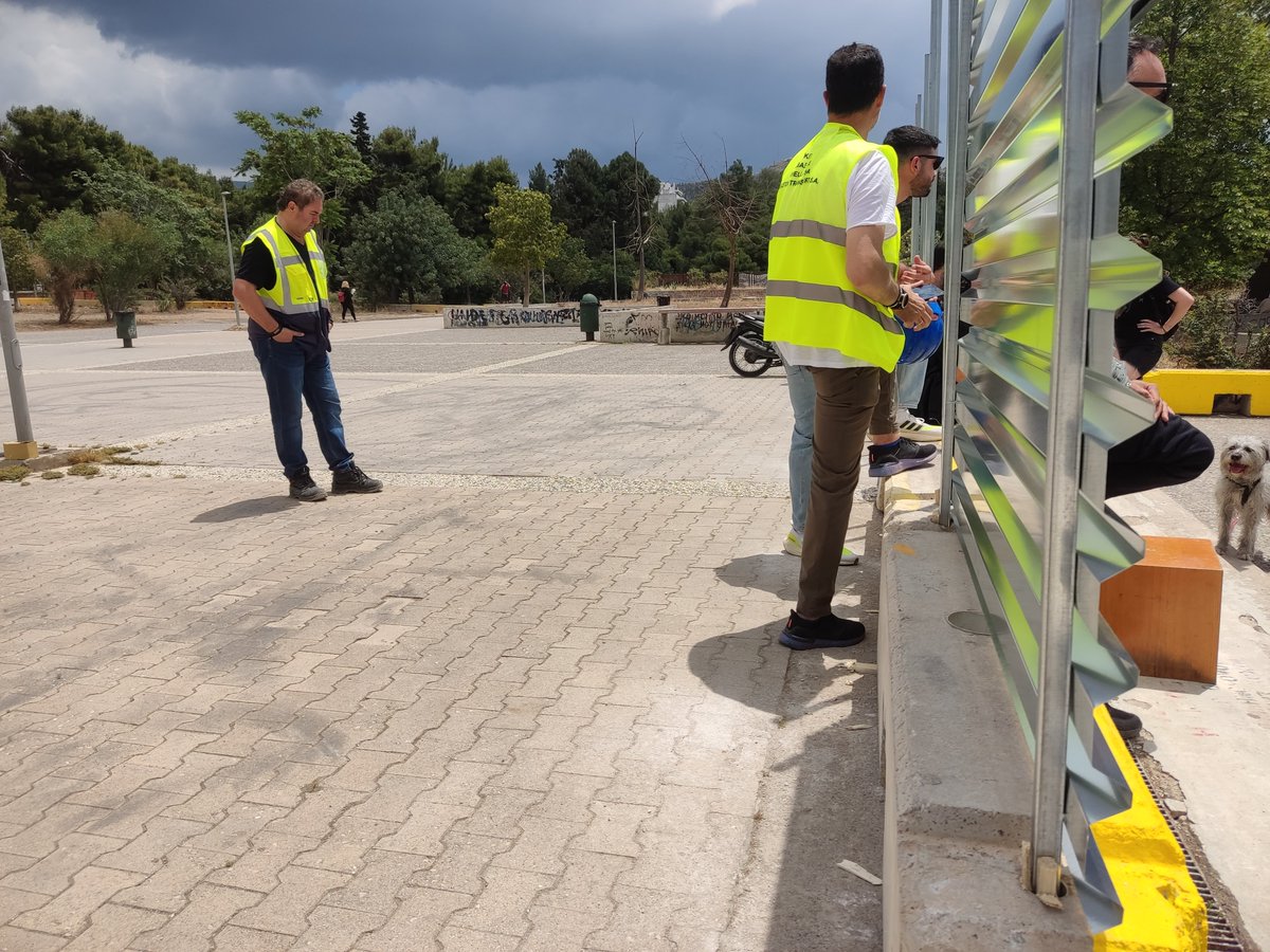 thomas_acht's tweet image. Η εταιρεία Avax προχώρησε στην τοποθέτηση λαμαρίνων, για τη δημιουργία εργοταξίου του Μετρό &amp;amp; αποκλεισμού της πλ. Πρωτομαγιάς, στην Ευελπίδων, χωρίς καμία οικοδομική άδεια περίφραξης. Κάτοικοι ζητούν η πλατεία να παραμείνει ανοιχτή &amp;amp; προσβάσιμη στον κόσμο της Αθήνας. #antireport