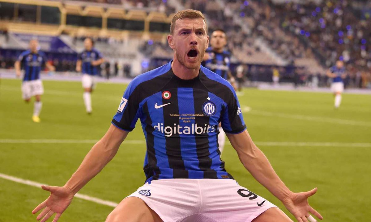 🇧🇦 L’Al-Hilal 🇸🇦 offre un contratto di 2 anni a Edin Džeko, che sta prendendo in seria considerazione la proposta. L'attaccante dell'Inter sarà svincolato da luglio.

[@footmercato via @Santi_J_FM]