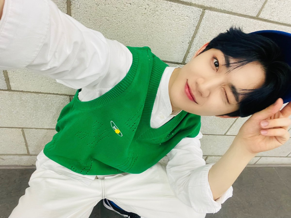 TPST_twt's tweet photo. [#형섭] 오늘 더쇼도 무사히 끝 💚
고마워요 iE🌳🍀🌱🌵 https://t.co/L0xEHN00Rh