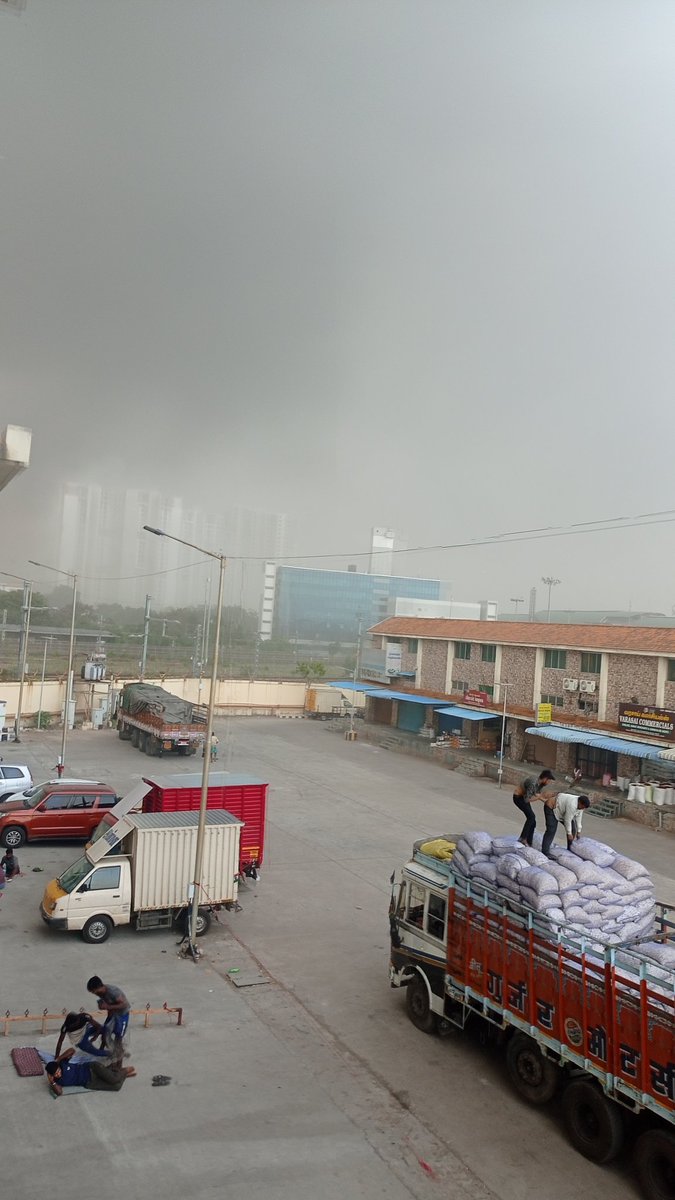 Dust Storm #Koyambedu #Chennai

Suddenly weather changes in the city

@ChennaiRains @RainStorm_TN @praddy06