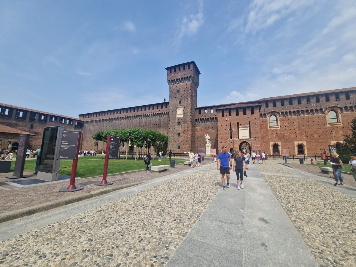 Visiting Milano and enjoying an Italian meal before <a href="/eular_org/">EULAR</a> #EULAR2023 conference with <a href="/EMEUNET/">EMEUNET</a> members <a href="/KragstrupTW/">Tue Kragstrup</a> <a href="/MdH42715285/">Manouk de Hooge</a> <a href="/dranielmar/">Daniele Mauro</a> @DrReumatologo