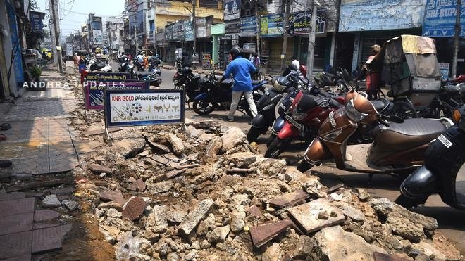 🔹Road widening from #Jagadamba Centre to Old Post Office Junction  in #Visakhapatnam

🔹The road will be widened to 60 feet with central median, footpaths and stormwater drains apart from the street lights, say #GVMC officials

#Vizag
#VizagRoads
#AndhraPradesh
#AndhraRoads