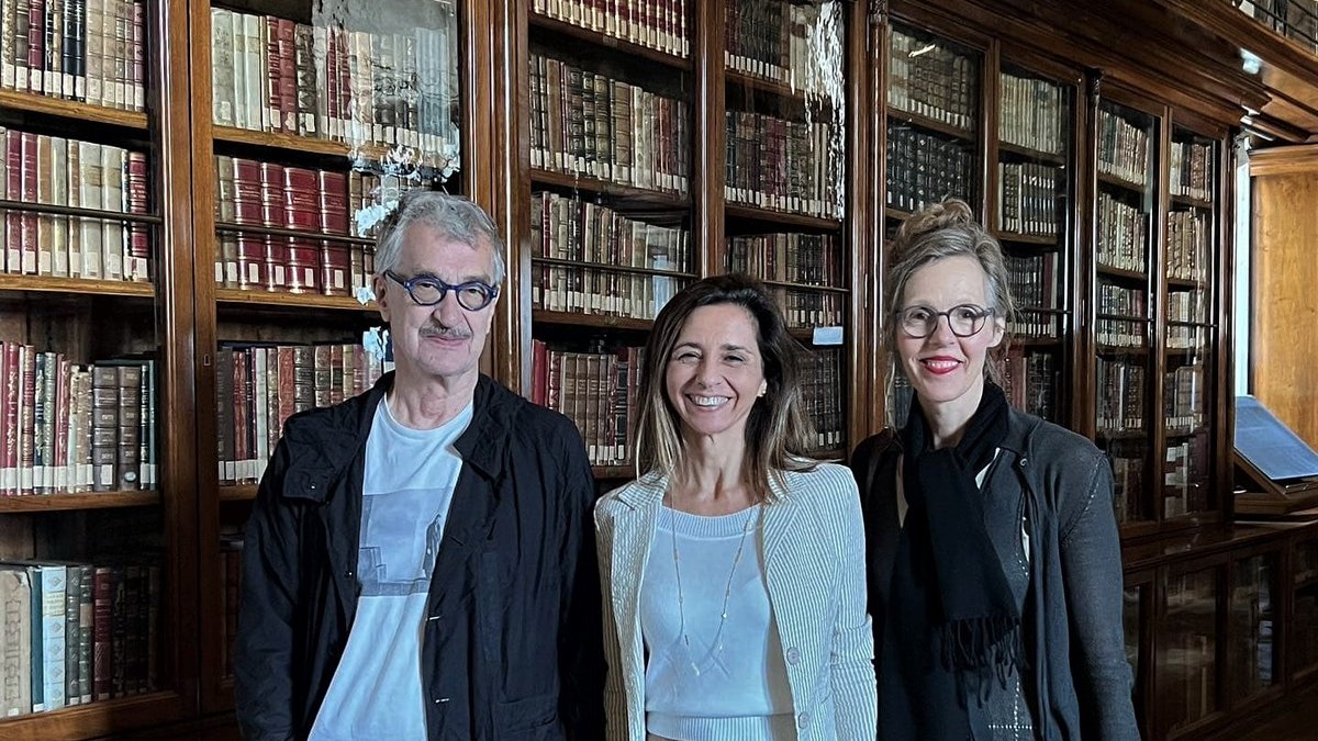 Una visita speciale, gradita e inaspettata ai Musei Reali: Wim Wenders! Il pluripremiato registra e personaggio di spicco della cultura cinematografica del Novecento, ha visitato la mostra dedicata a Leonardo Da Vinci in Biblioteca Reale, l'Armeria e il Palazzo Reale #torino
