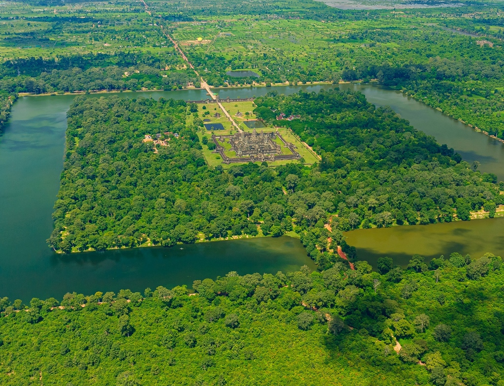 Asia_Talk's tweet photo. Visitors to Siem Reap can now take a blissfully slow journey over the serene #Cambodian countryside at the break of dawn.
https://t.co/LqImm99x82 https://t.co/M9vfkNijOH