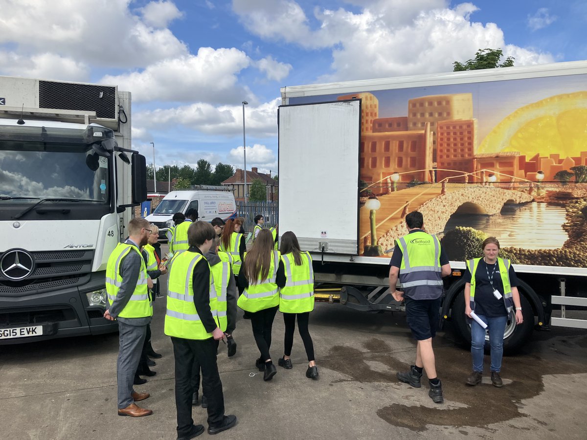 DallaglioRW's tweet photo. It was great to see our young people from Longbenton High School exploring the food distribution industry in Newcastle with @BidfoodUK learning more about their career prospects and feeling more confident about the future.
#IncludingTheExcluded https://t.co/TaYQuAoIt4