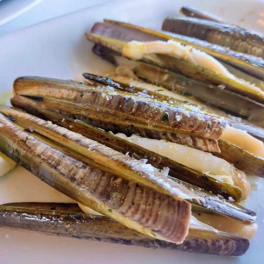 RocamarBaiona's tweet photo. #Rocamar te trae el sabor de las #RiasBaixas a tu plato. Llevamos muchos años ofreciendo los mejores productos de la tierra y del mar a nuestros clientes, mezclando recetas tradicionales con elaboraciones innovadoras. ¡No te olvidarás de nuestros sabores! ¡Son únicos!👌😋 https://t.co/Upr60c1ZJr