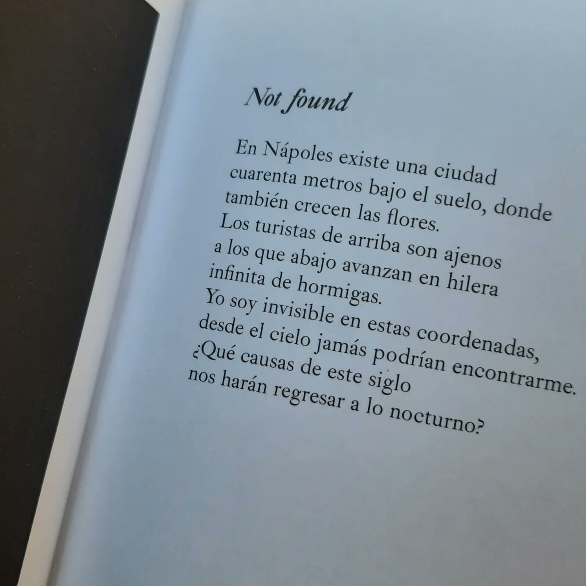 msaorin_'s tweet photo. En abril olvidé hablar del número 4 de la @revista_mirlo y del poema que escribí para ella. Tenía que tratar sobre lo subterráneo, galerías... Y me acordé de la Nápoles subterránea enorme que se encuentra bajo la Nápoles de la intemperie. https://t.co/0CSgfsEnMH