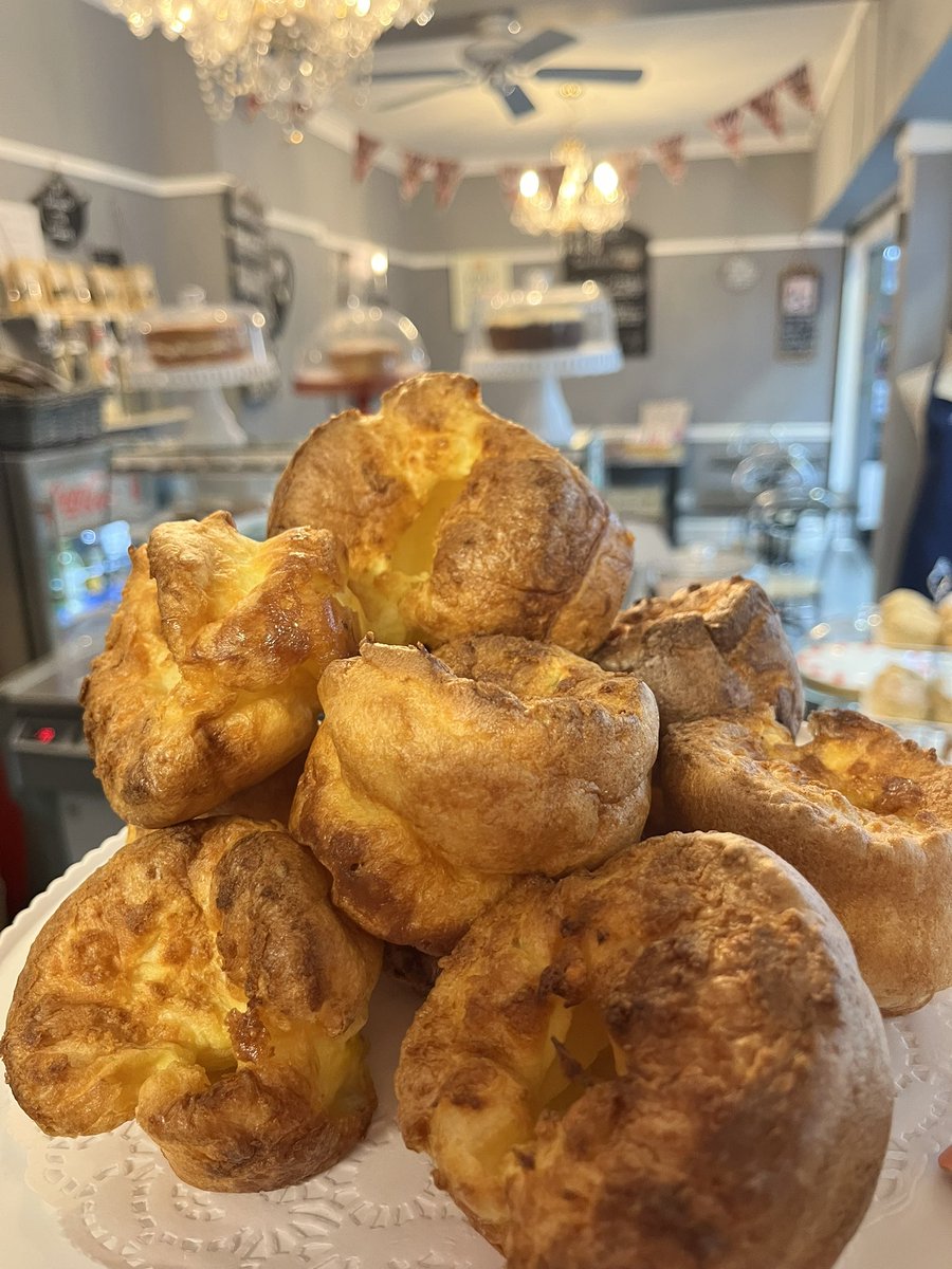 HarrogateTeaRms's tweet photo. Had a little time this morning to make a traditional Yorkshire staple.. some homemade Yorkshire Puddings. Recommending them with golden syrup.
#WhenInYorkshire https://t.co/plUGcV8kUg