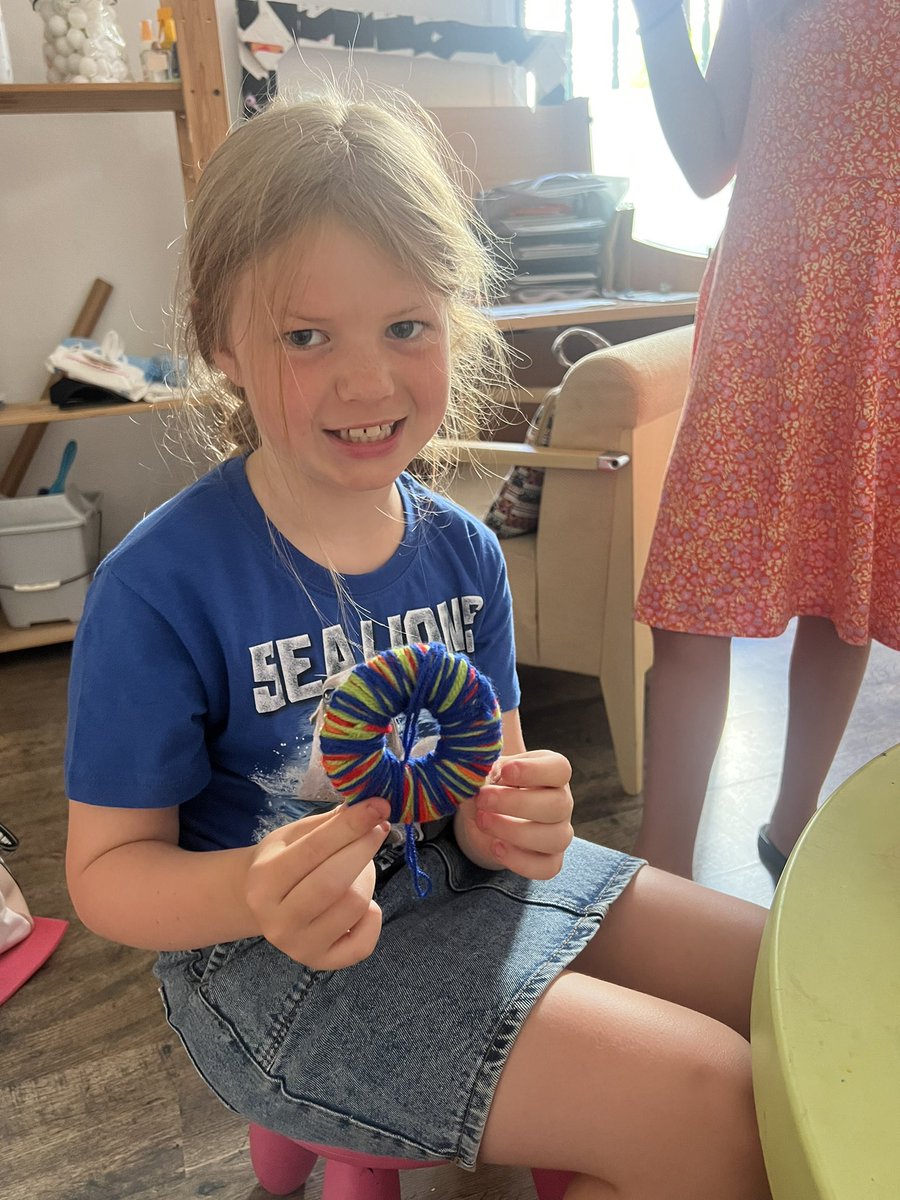 Shannon_Anim's tweet photo. Starting #diadecanarias2023 at our Creature Club making our own tipical Canarian pom poms🇮🇨!! #creative #pompoms #lotsofcolours #homemade
@Radha_dadlani @CeciliaSHC_ https://t.co/I84RgAT6fx