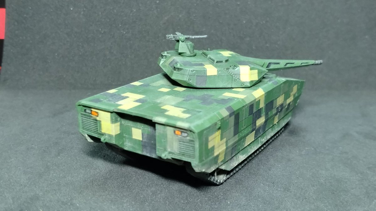 1/87KF-41リンクス完成。ピクセル迷彩はデカール。後ろのライトは写真見たらついてないかも。 