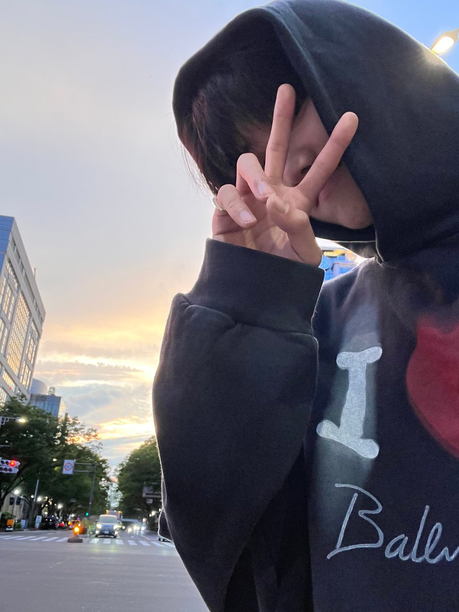 CHINATHE8BAR's tweet photo. 230530 minghao weibo update

🌇 

#세븐틴   #SEVENTEEN  #디에잇 #서명호 #minghao #THE8  #ディエイト #ミンハオ @pledis_17 https://t.co/xlSEGkNG14