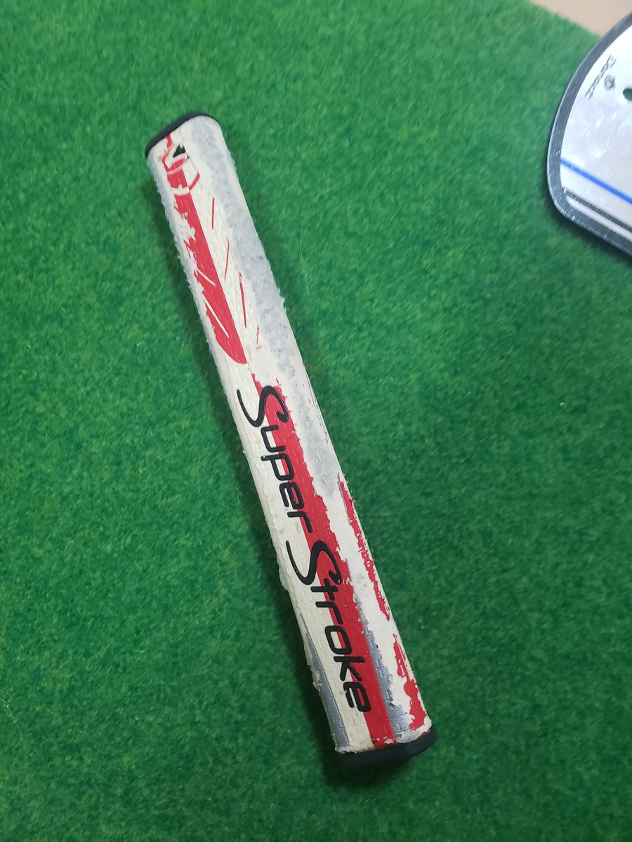 lefty_load99's tweet image. パターグリップ変えました⛳
ボロボロだったので😑
太いタイプから細いグリップへ
大分イメージ変わりますね🙂
しばらくはこのグリップで行ってみます⛳🏌
#グリップ交換
#パターグリップ
#SUPERSTROKE
#オデッセイ