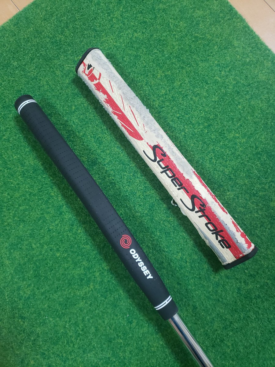 lefty_load99's tweet image. パターグリップ変えました⛳
ボロボロだったので😑
太いタイプから細いグリップへ
大分イメージ変わりますね🙂
しばらくはこのグリップで行ってみます⛳🏌
#グリップ交換
#パターグリップ
#SUPERSTROKE
#オデッセイ