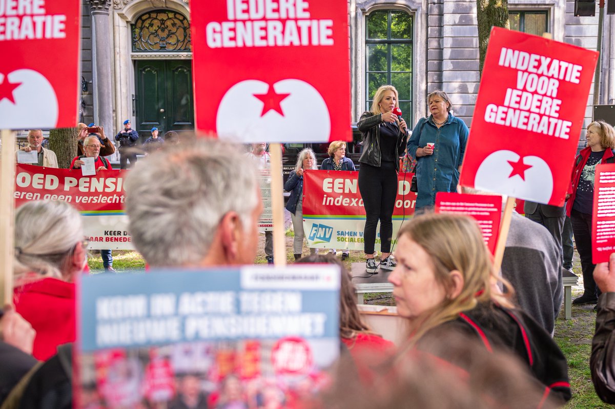 MarijnissenL's tweet photo. Onze oproep aan de Eerste Kamer: doe het niet, stem vandaag tegen deze pensioenwet! ❌

Ze willen onze pensioenen nog meer onzeker maken. Dat willen we niet! https://t.co/nmMD90YIHU