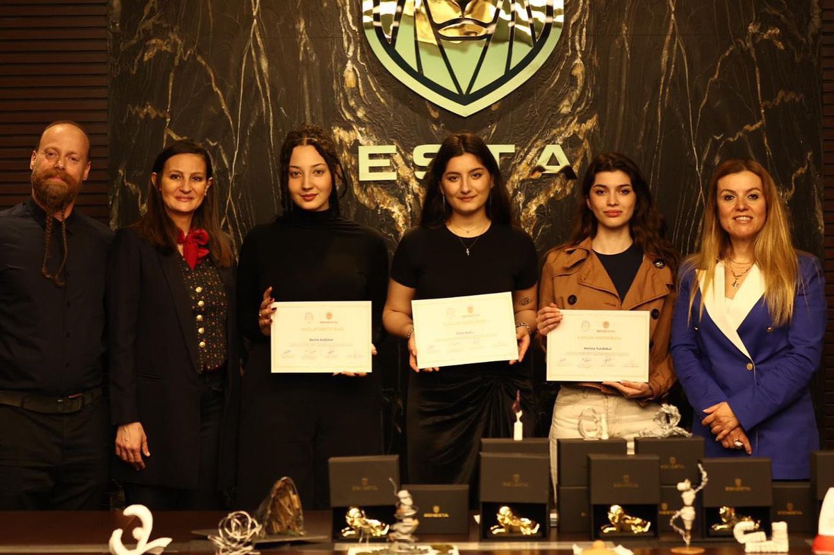 İTÜ Peyzaj Mimarlığı Bölümü ile Benesta işbirliğiyle düzenlenen “İleri Dönüşüm Tasarım: İnşaat Atıklarından Heykel Tasarımına-Uluslararası Öğrenci Yarışması”nda öğrencilerimiz Esra Balcı birincilik, Selin Kaya ise dördüncülük ödülüne layık görülmüştür. 👏

#ITUETB #ITUETBStudents