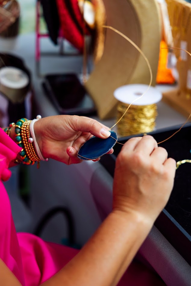 Today @VisitTampaBay hosted a World Creativity Day partner activation at the #UnlockTampaBay Visitors Center, featuring live painting from Amalia Bracho, hand-crafted jewelry pieces from @erikawillinerd, and an inspirational performance by the @tcballet!