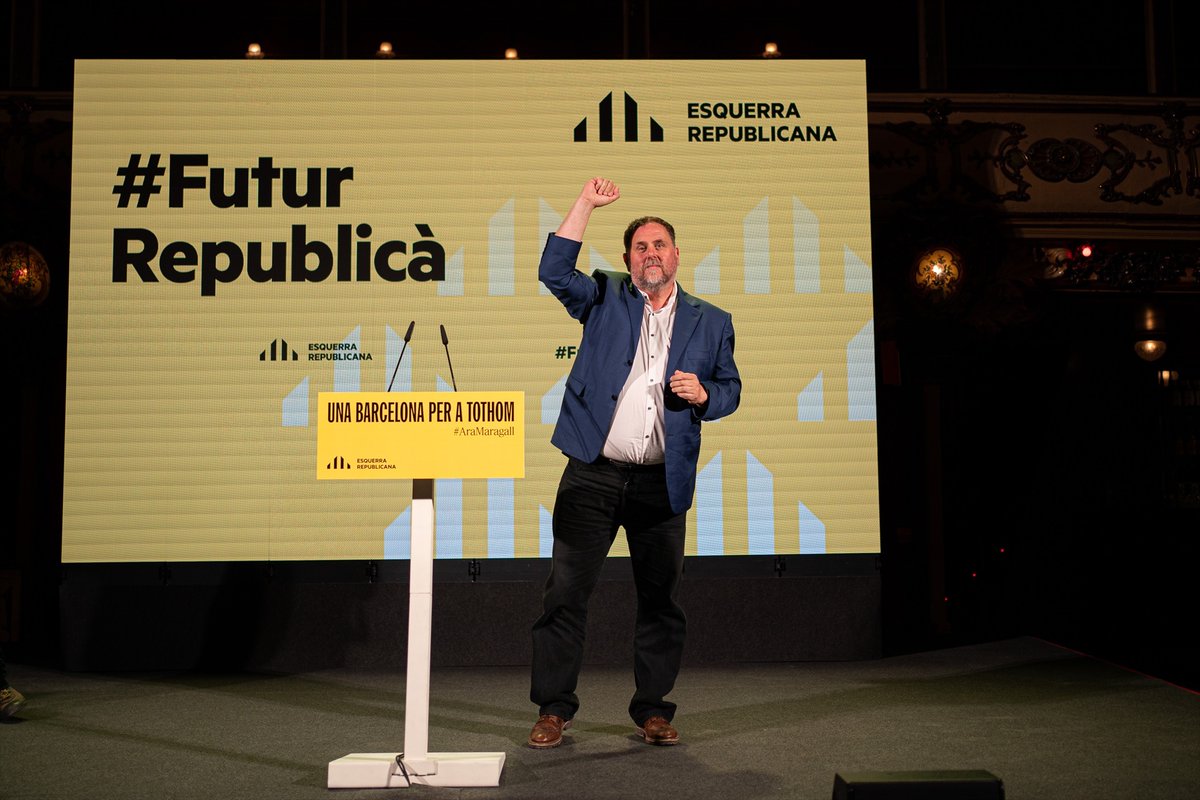 naciodigital's tweet photo. Junqueras i Rovira s'adrecen a la militància d'ERC després de la patacada del #28M: "Som l'única organització que té una estratègia clara i guanyadora perquè esdevinguem una Catalunya independent"

✍️ @carmerocasegui 
https://t.co/nWCQxQXYsw https://t.co/71i8x0BXWh