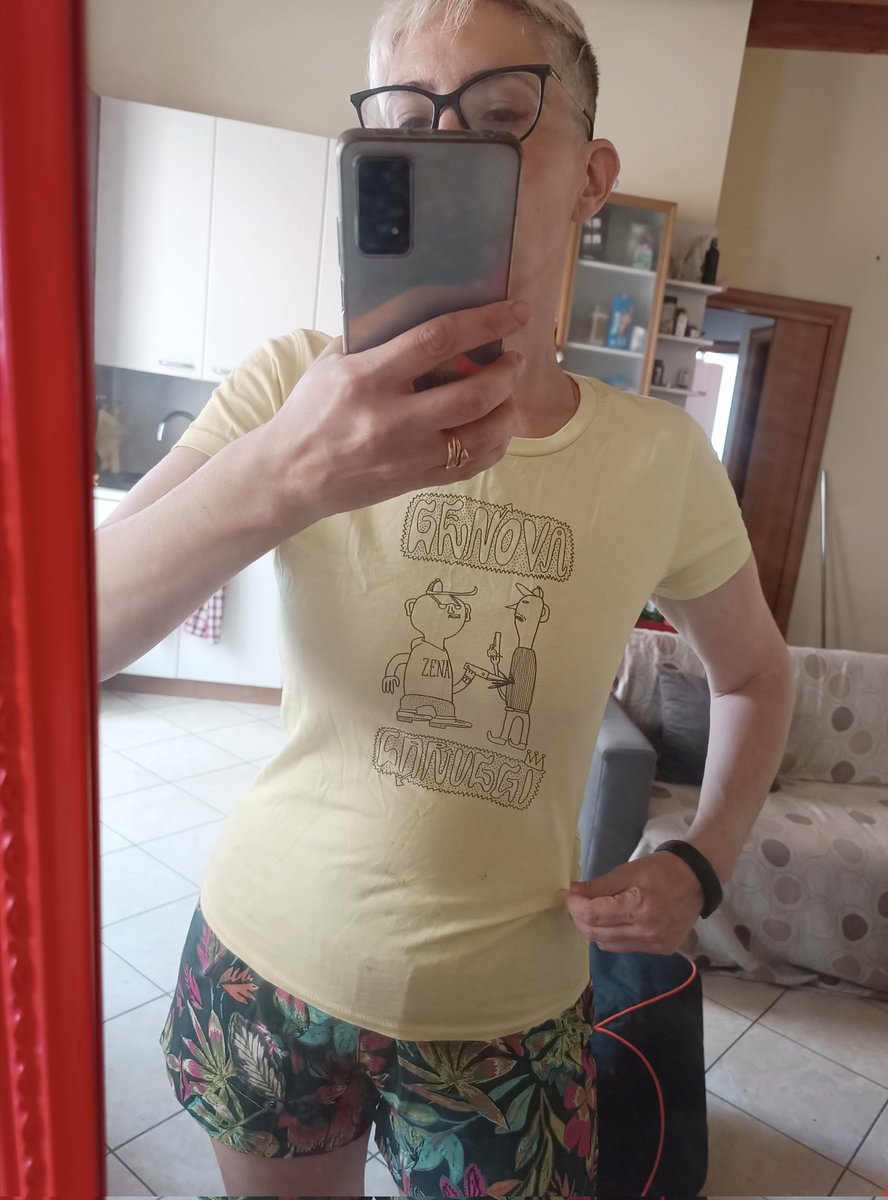 Riordinando ho trovato la maglietta più bella del mondo che credevo di avere perso in un trasloco, grazie <a href="/dr_pira/">Dr.Pira</a> TVB se le fai di nuovo ne compro sessanta