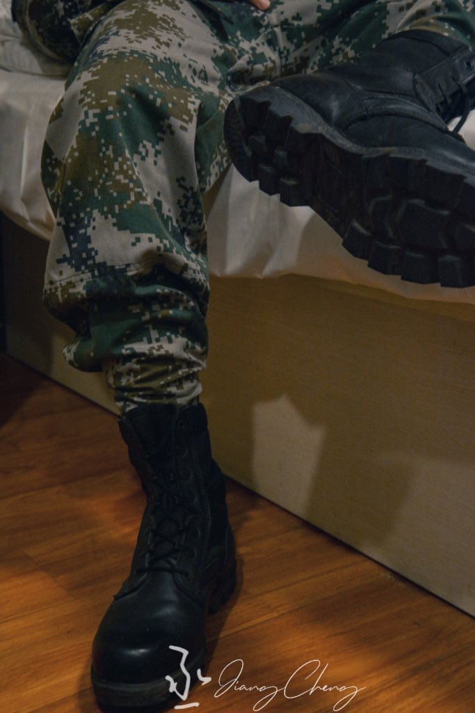 18年拍的兵哥哥，炒炒冷饭，有人喜欢吗？想看后续吗？
📷：<a href="/ZeYangDH/">蒋丞</a>