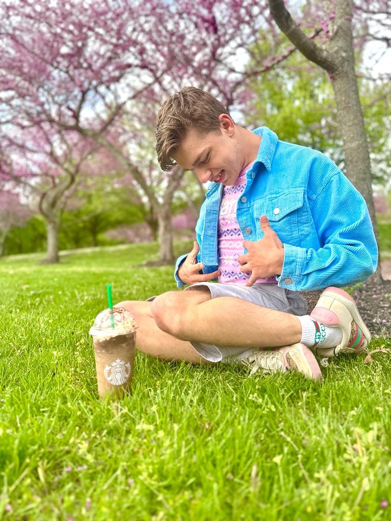 👗👒 What's your go-to fashion style for the warmer weather at the end of May? 👒👗

I love cropped tops now! SO CUTE!!!!!

#WarmerWeatherStyle #CroppedTopLove #SummerFashion #ChicAndBreezy 👚🌞 #TrendyLooks #FashionForward #EndOfMayStyle #StayCoolAndStylish