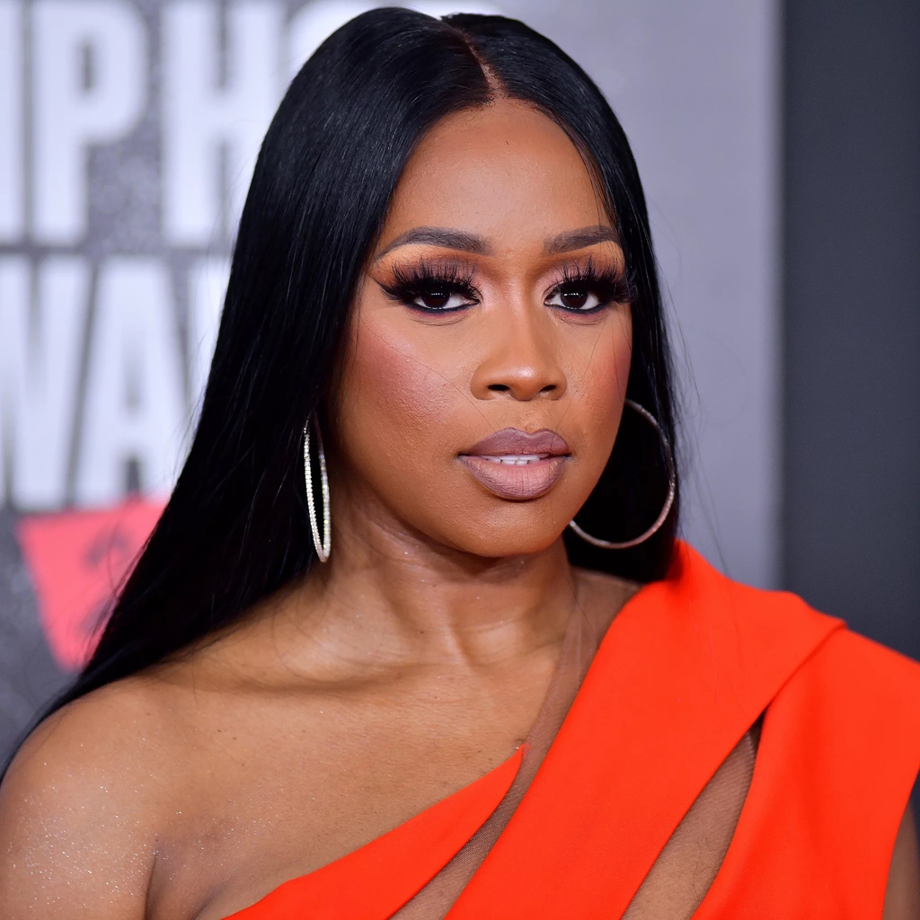 Happy Birthday to the talented rapper, Remy Ma!! 

Photo Credit: Popsugar 