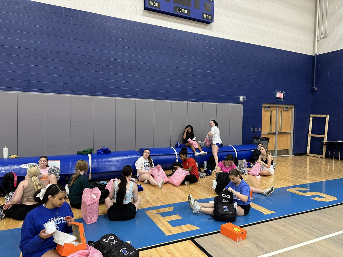 RockvaleHSRockettesDance tweet media