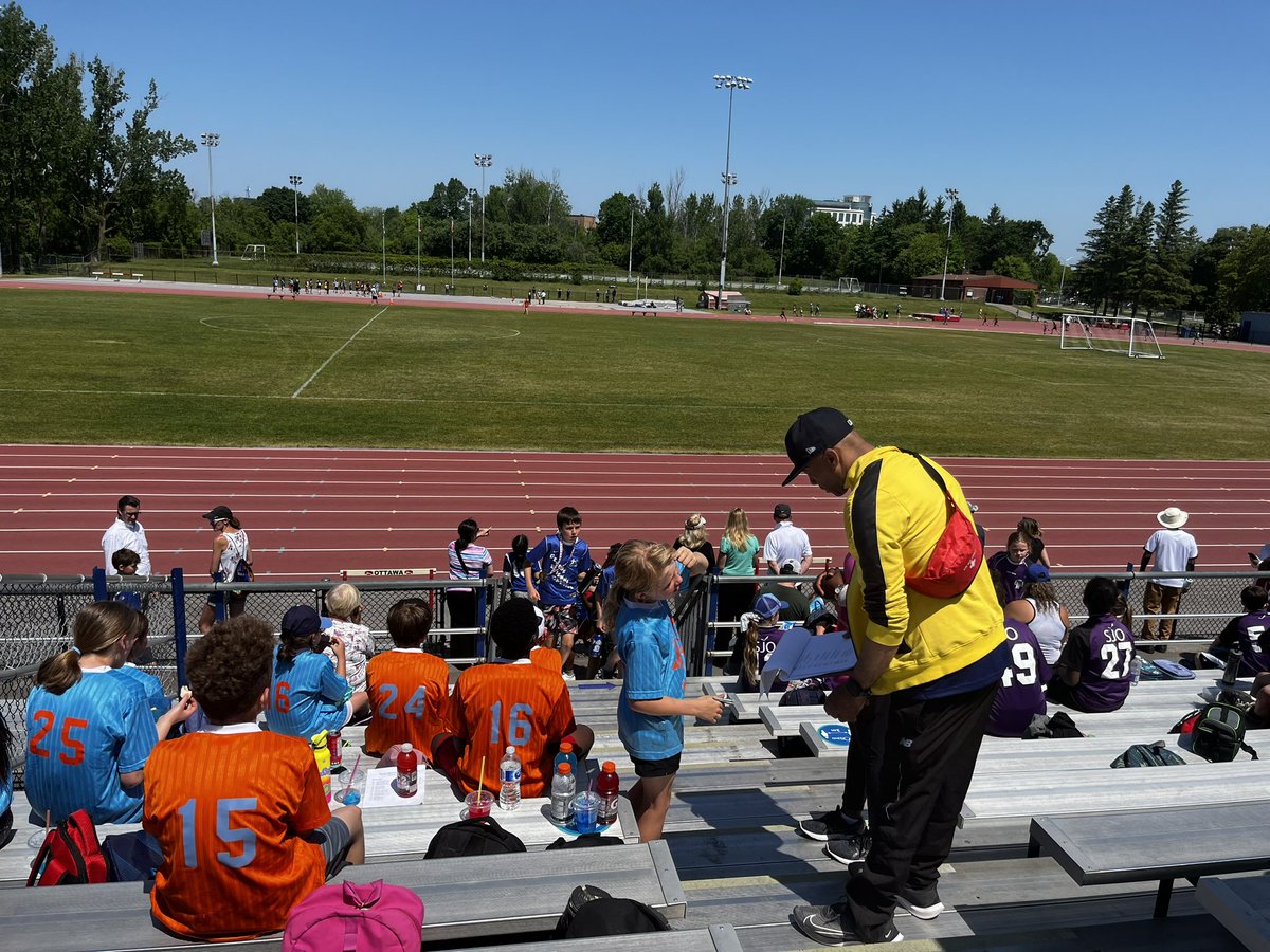 Athlétisme <a href="/desvoyageurs/">École Des Voyageurs</a> <a href="/TerryFoxOttawa/">Ottawa Terry Fox Run</a>