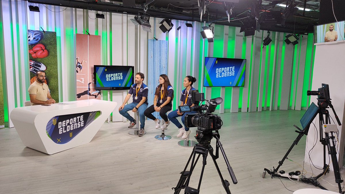 elda_prestigio's tweet photo. 📢🔵⚪🤾‍♀️📺 Esta tarde han estado  en el programa Deporte Eldense de Tele Elda, las jugadoras del Elda Prestigio, @andreacs_8  , @Agdarafaelaa14  y el mister Antonio Mateo.
@SumaAlicante @teika_es @dipuAlicante @Finetwork @comunitatesport @RFEBalonmano https://t.co/ajMv1cvQDy