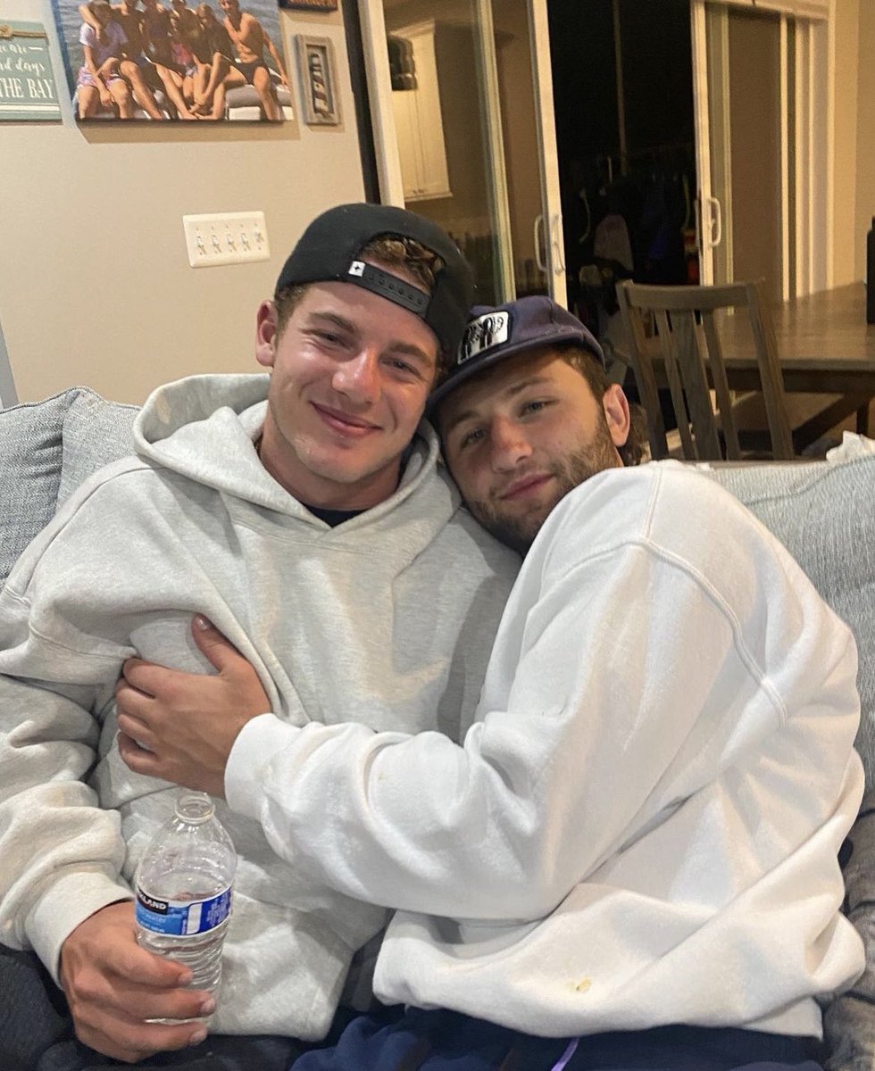 43wsqk's tweet image. (M)an (I) (L)ove o(F)f season