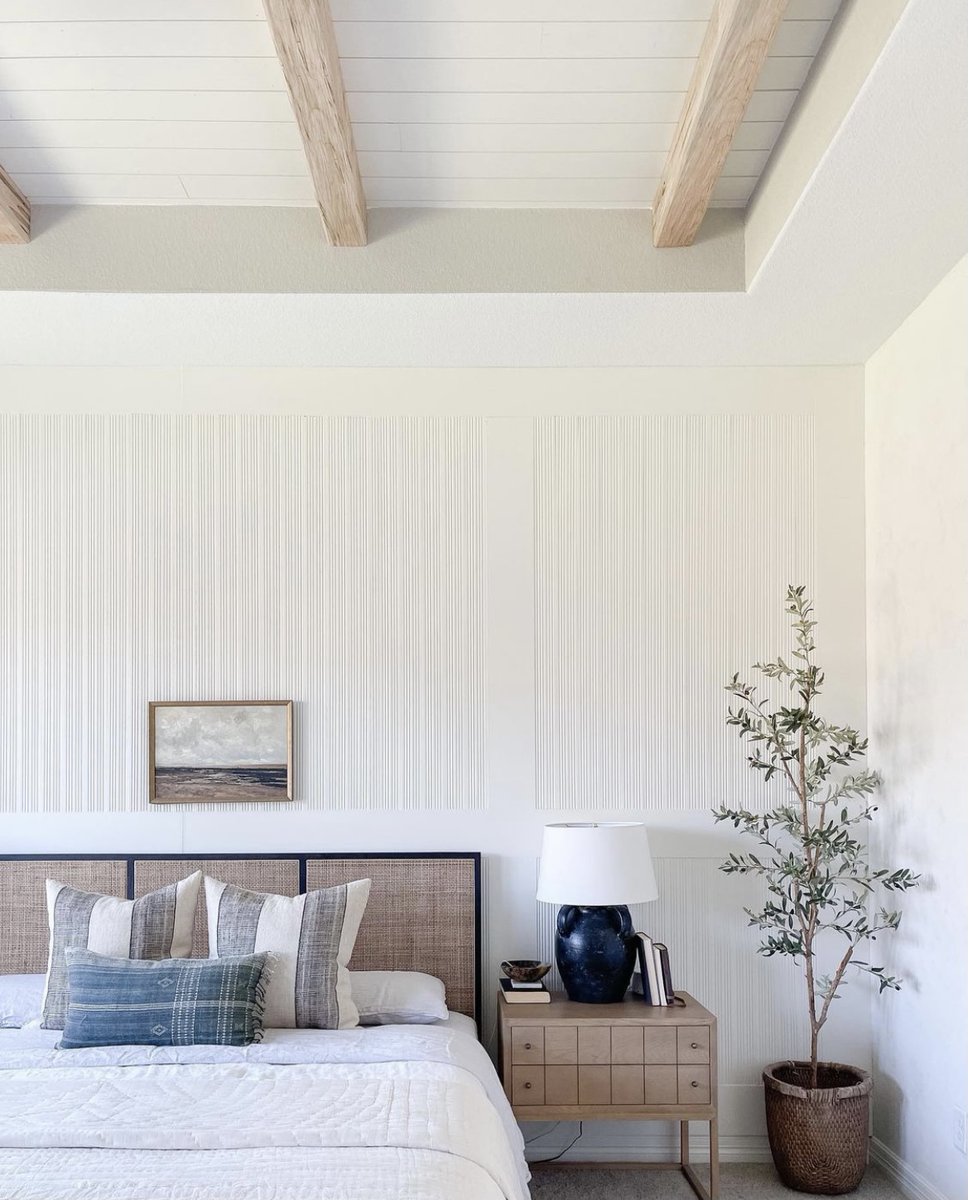 Ambrosia Maple Beams look beautiful in this bright space paired with the shiplap detail on the ceiling.
-
low.es/3Hir329
-
📷 @pennies_for_a_fortune
-
#OrnamentalBuild #LoveTheRoom #InteriorDesign #RusticBeams #WoodBeams #HomeDecor #Beams #Shiplap