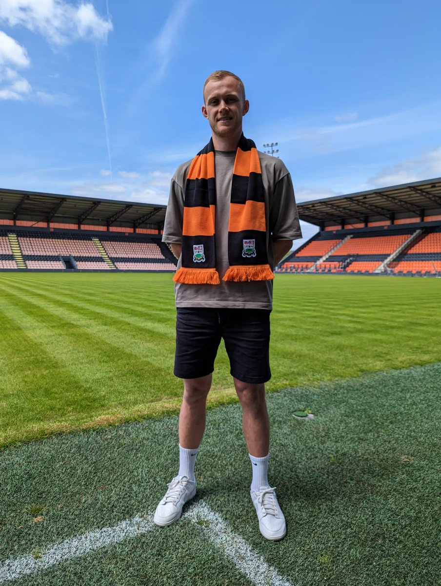 Very excited for this new chapter, new club and new challenge. Buzzing to help build on the brilliant season @BarnetFC just had! Cannot wait to get going 🐝🐝🐝