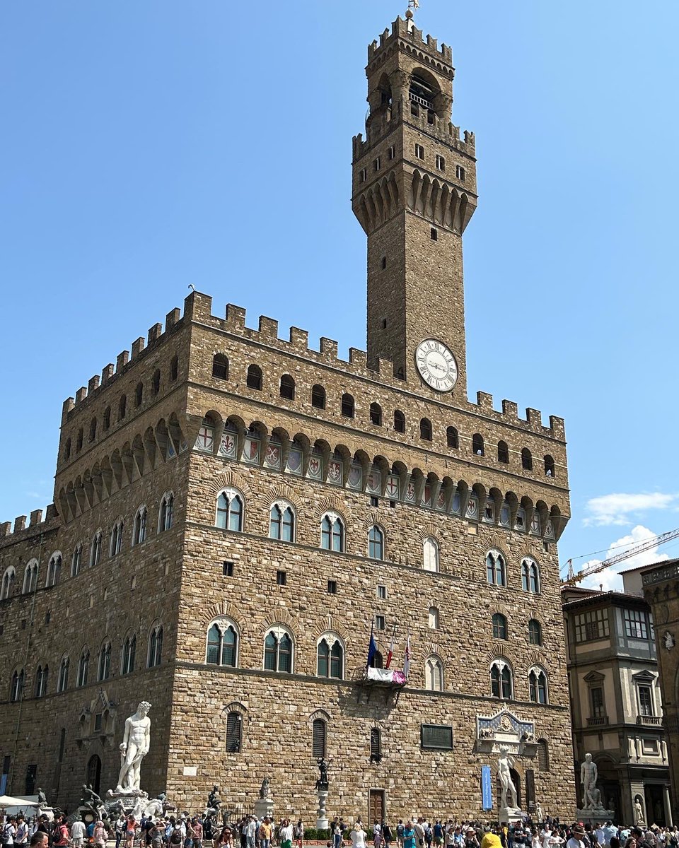 Day 4 was a late start outta Nice & headed to Pisa. The morning of day 👋🏻 we saw a tower that appears needed lime stabilization on pad b4 build. This aft got to Florence.✌🏻

#pisa #leaningtowerofpisa #florence #griswoldsontour

#nitro #topfuel #dragster #dragracing #motorsports