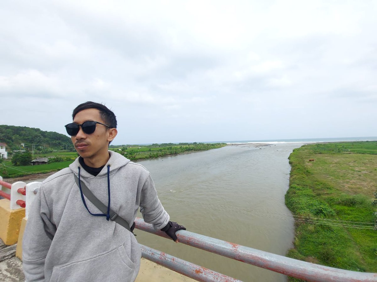 IndraIwk's tweet photo. Nikmati hidupmu tanpa peduli penilaian orang lain, kerana yg menganggapmu buruk belum tentu mereka lebih baik dari kamu😇🙌
#pantai
#jawabarat
#indonesia
#holiday https://t.co/V50j5RymKj