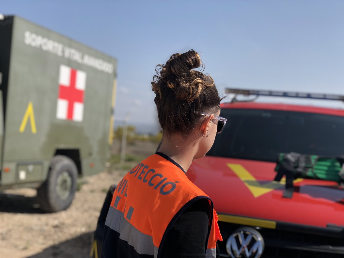 pcespluguesllob's tweet image. Hoy hemos estado de instrucción con la UME Unidad Militar de Emergencias en la Base Aérea de Zaragoza! Hemos hecho formación de Sanidad, incendios forestales y rescate y conducción de vehiculos 4x4 !!
Gracias de nuevo!

Adjuntamos mas fotos!!

@ajesplugues @UMEgob
