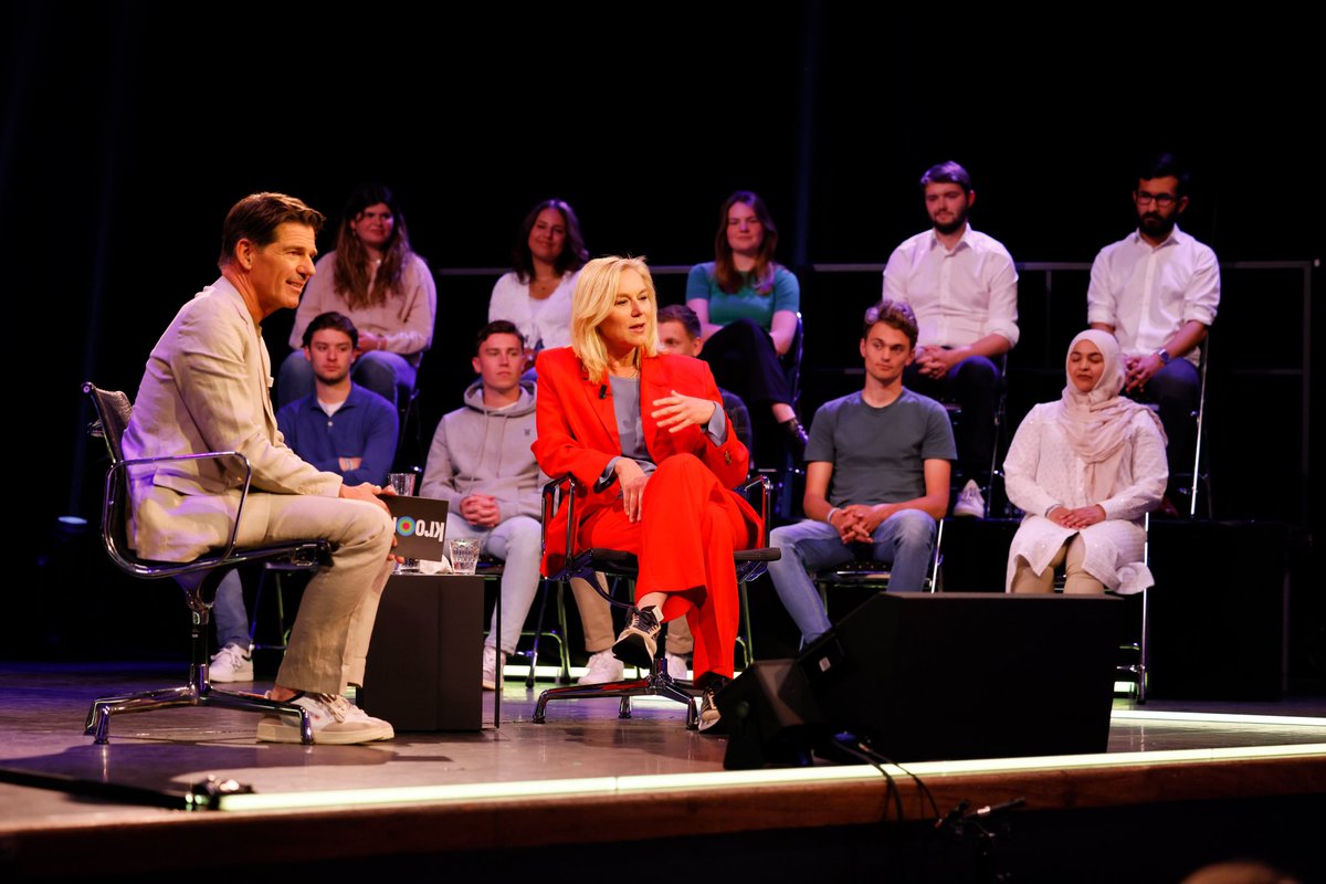 Veel dank voor de vele liefdevolle reacties na College Tour. Te veel mensen krijgen te maken met bedreigingen, de weerbaarheid van onze democratie staat op het spel. Als samenleving kunnen we een stem geven aan tolerantie en zorgen voor een inhoudelijk debat. Wij zijn met velen!