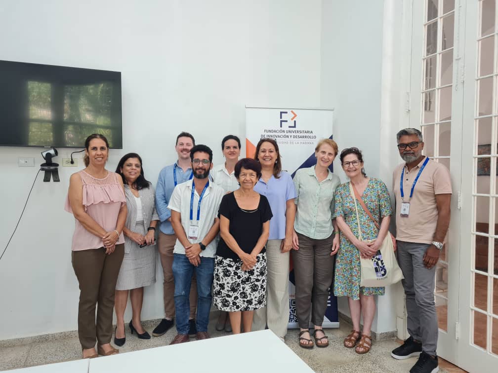 FundacionUH's tweet photo. 📌Emily Morris y Lauren Collins de la @cricketcic y Alex Rettie y Robbins Raphal de la @ucl en la @FundacionUH para la revisión de proyectos de colaboración como el del Laboratorio de Conductores Iónicos del @IMRE_UnivHab con el Laboratorio de Innovación Electroquímica de la @ucl https://t.co/KNHol2arcl