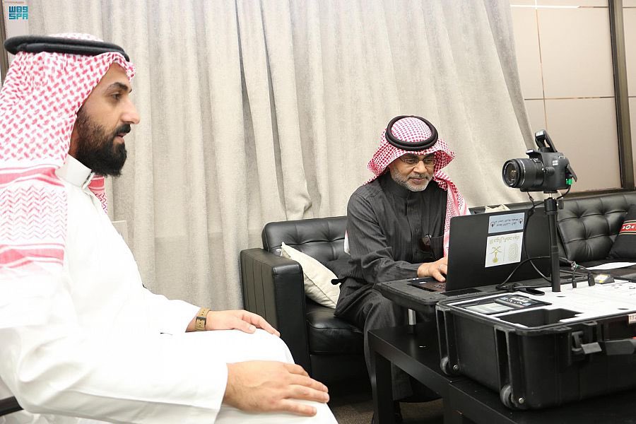 SaudiNews50's tweet photo. بهدف توفير الوقت والجهد..

وزارة الداخلية تقدم خدمة "الأحوال في الخارج" للمواطنين المقيمين في أستراليا، بهدف تقديم خدمات بطاقة الهوية الوطنية، إصدارًا وتجديدًا وبدل تالف وبدل مفقود، للمواطنين المقيمين خارج المملكة لغرض الدراسة أو العمل أو العلاج في أماكن وجودهم.

- https://t.co/IKMnKUdKI0
