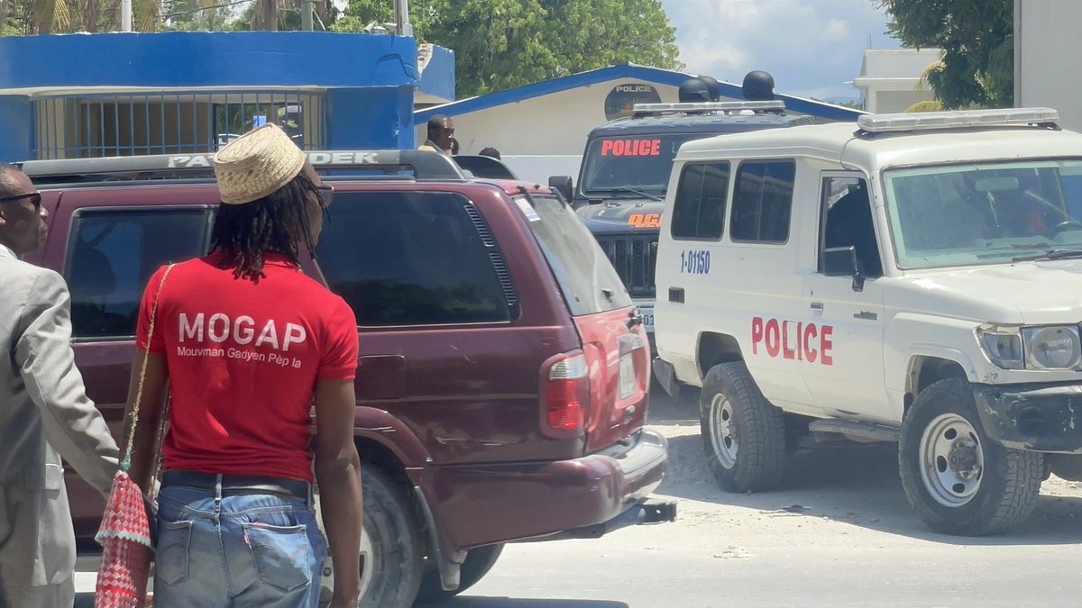 Ti Chapo Djaku-zi prezante DCPJ ak tout Avokal jounen madi 30 me 2023 Pou pote plent kont Jhon colem morvan ki afilyel ak Gwoup Gang G9 An fanmi e alye aprel te fin mande pou tout manb pati pitit desalin yo ripot paj Facebook BBJ An