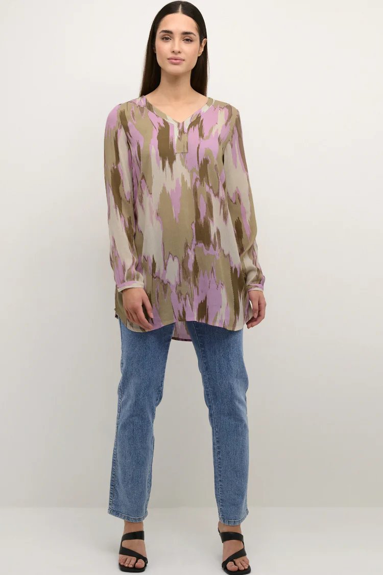 The KAfleur Amber Blouse offers an elegant look with it's long sleeves and extra long length. The perfect combination of style and comfort.

Shop now at: chrisjameskingston.com/collections/wo… 

#ygk #ChrisJamesYGK #shopygk