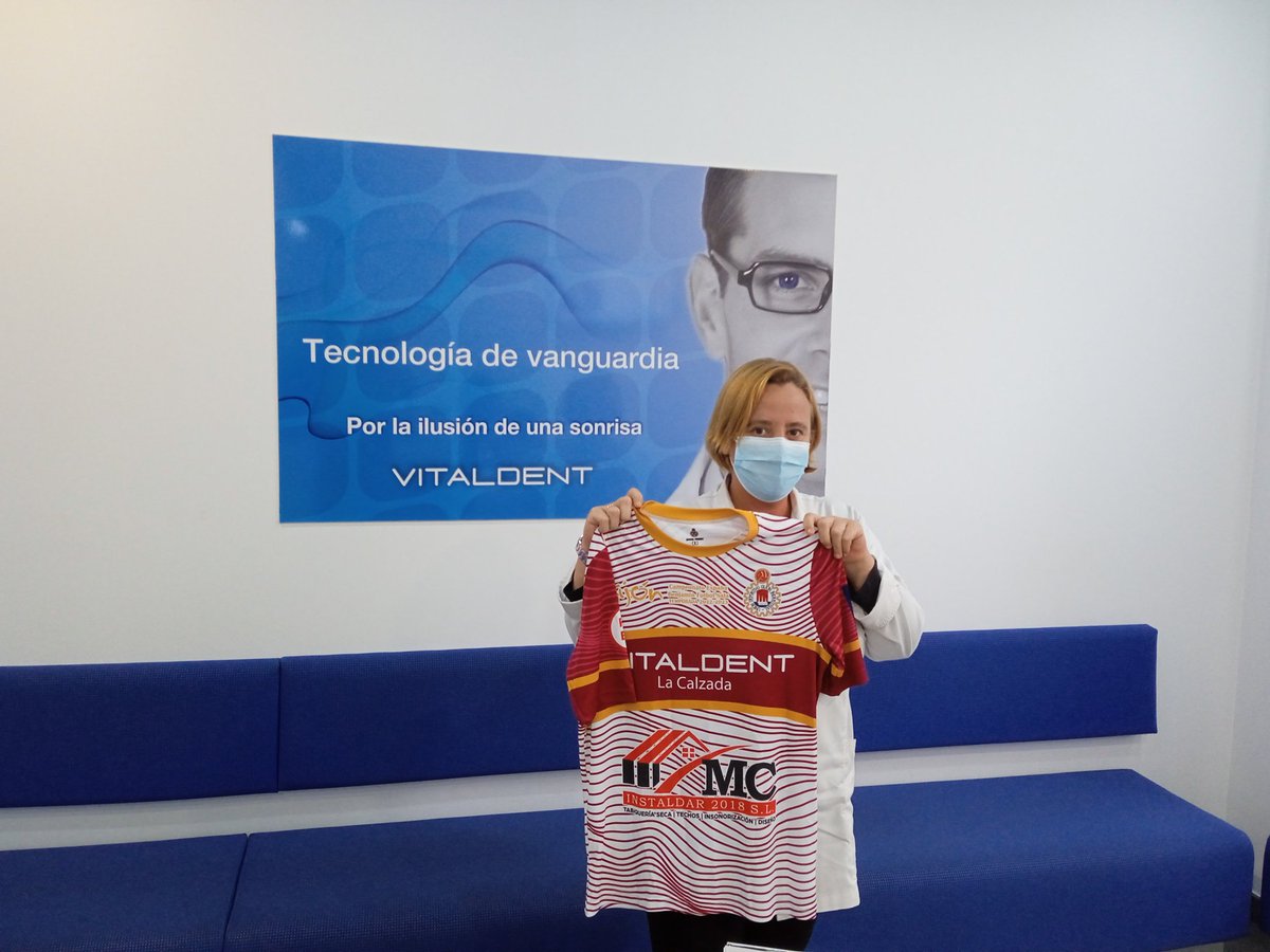 GijonIndustrial's tweet photo. 🏆 Preparados para el Campeonato de los 🇪🇦 España Benjamín 👶🏻
Presentación de la camiseta conmemorativa para una evento histórico para nuestro club.
Agradecer a nuestro patrocinador @Vitaldent_es el apoyo incondicional de estos años con nuestro fútbol sala.
#fabriles🏭 https://t.co/fDnnGRHjVf