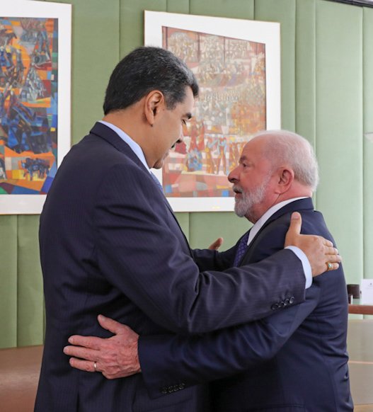 Llegamos al Palacio de Itamaraty, en Brasil, donde participaré de la Cumbre de los Países de América del Sur, una importante tribuna de encuentro para la unión de los pueblos de nuestro continente, que hoy en conjunto asumimos los desafíos geopolíticos del mundo actual.