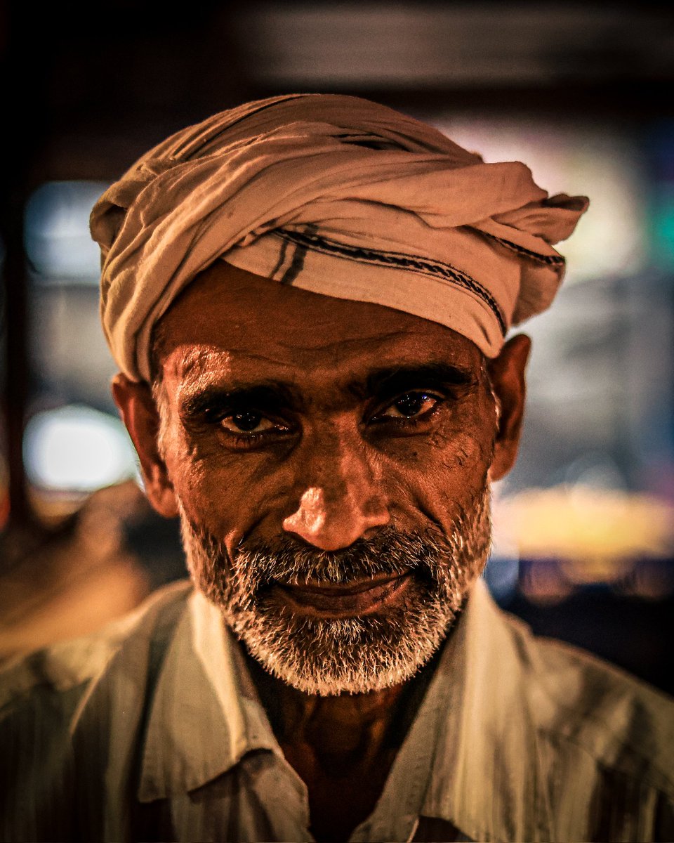 Street Portrait 
.
#streetportraits #streetportrait #streetphotographymumbai #bhayankarआल_c #mumbaiphotography #mumbaiuntold #nustaharamkhor #maibhisadakchap #yesindia #clickindiaclick #mymumbai 
#lensofchange #yourlensmh #redfm #mumbaidiaries