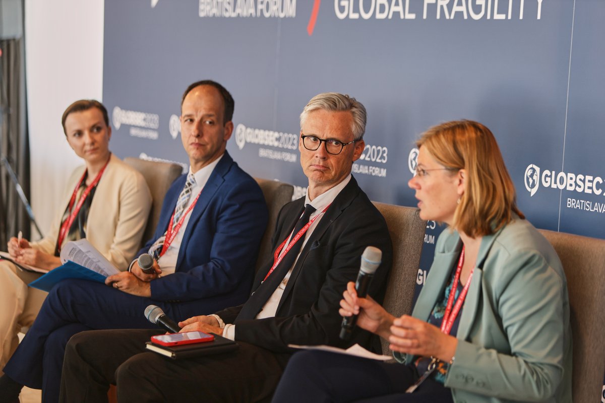 The Panel: 'Heated Exchanges: Cooling Climate Conflict' featured @rroquecosta, @MiddendorpTom, @mansanilsson, @LouiseVanSchaik and was hosted by @KKertysova. #GLOBSEC2023