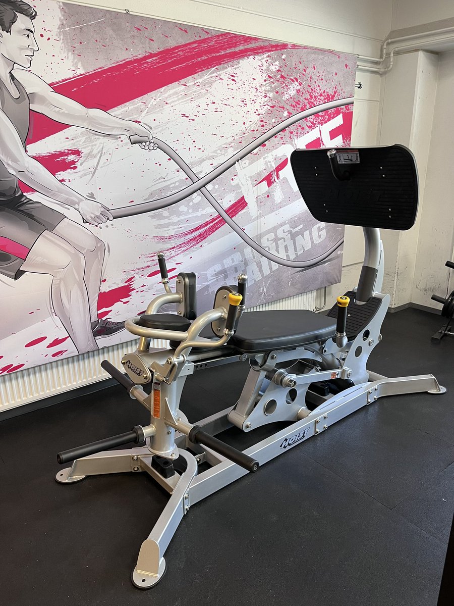 DigiPauli's tweet photo. Uutta laitetta salille. Odotettu Hoistin vaakaprässi saapui🔥🤝
#hoistfitness https://t.co/0zzJX5eTEU