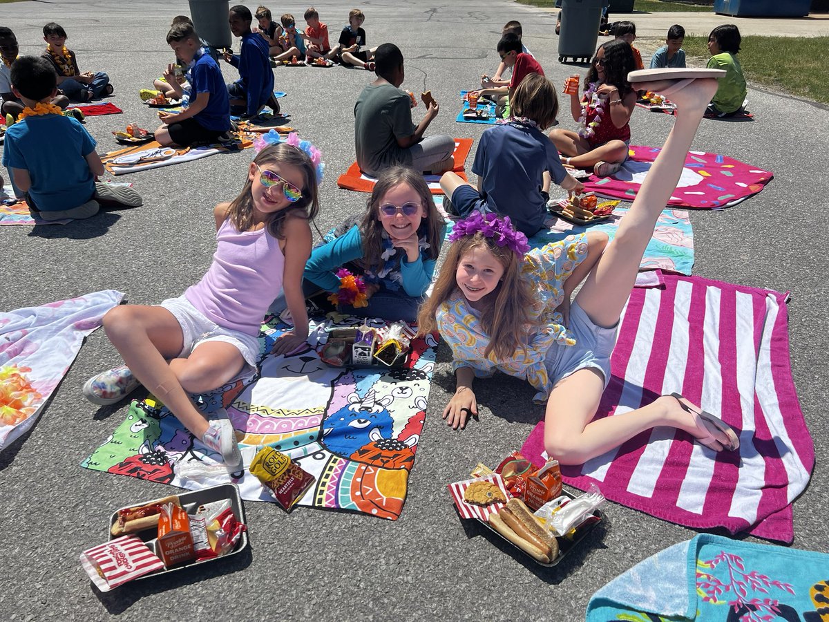 Mrs. Raudenbush tweet media