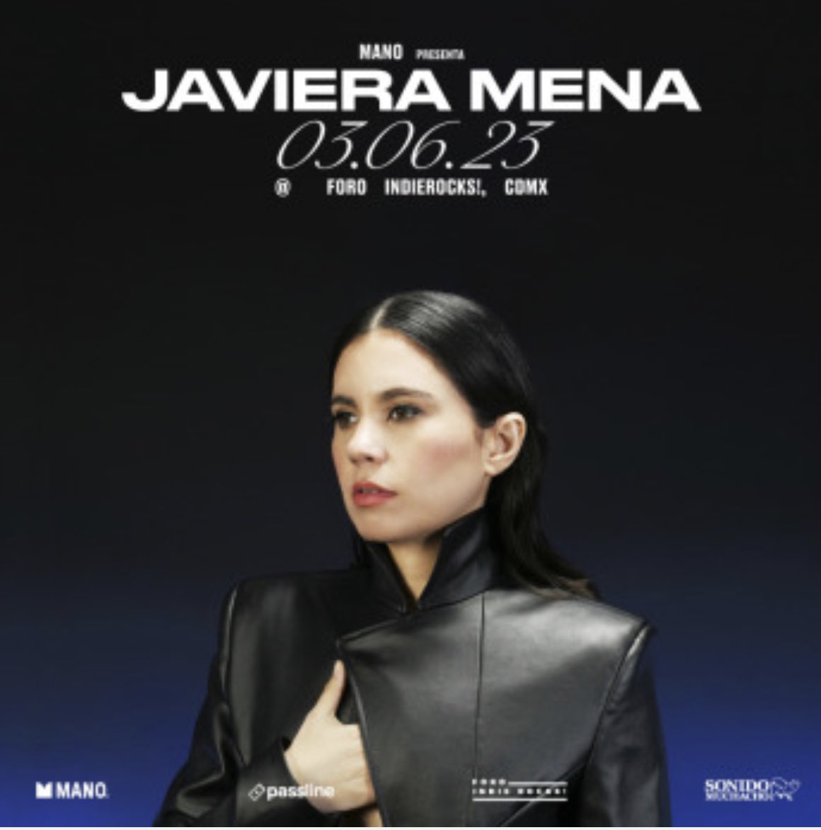 Voy viajando a Ciudad de México y veo que detrás mío entrando al avión está Javiera Mena 😵😵😵. Soy muy tímido pero me atreví a hablarle. Muy amorosa, sencilla y simpática. La admiro infinito por su talento. El 3 de junio toca en Foro Indie Rocks en CDMX 👏🏻👏🏻👏🏻 @javieramena