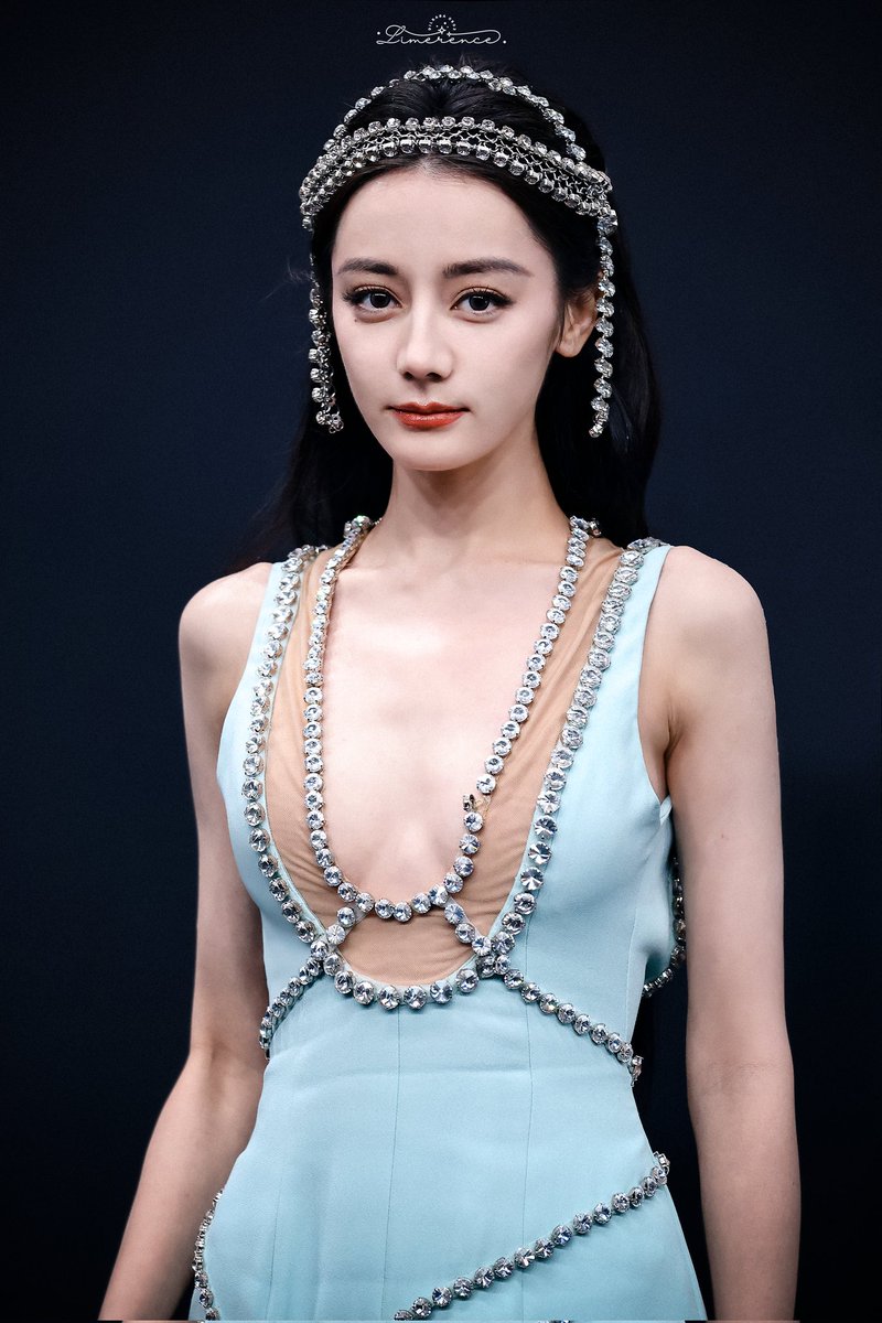 รูปถ่ายจากบ้านไซด์ Limerence0603丨迪丽热巴 ครองใจผมเสมอเลยคับ ภาพสวยมากกกกกก คนสวยมากกกก

"บุตรีแห่งท้องทะเล"

Dilraba in HarpersBazaar
#BAZAAR_DILRABA