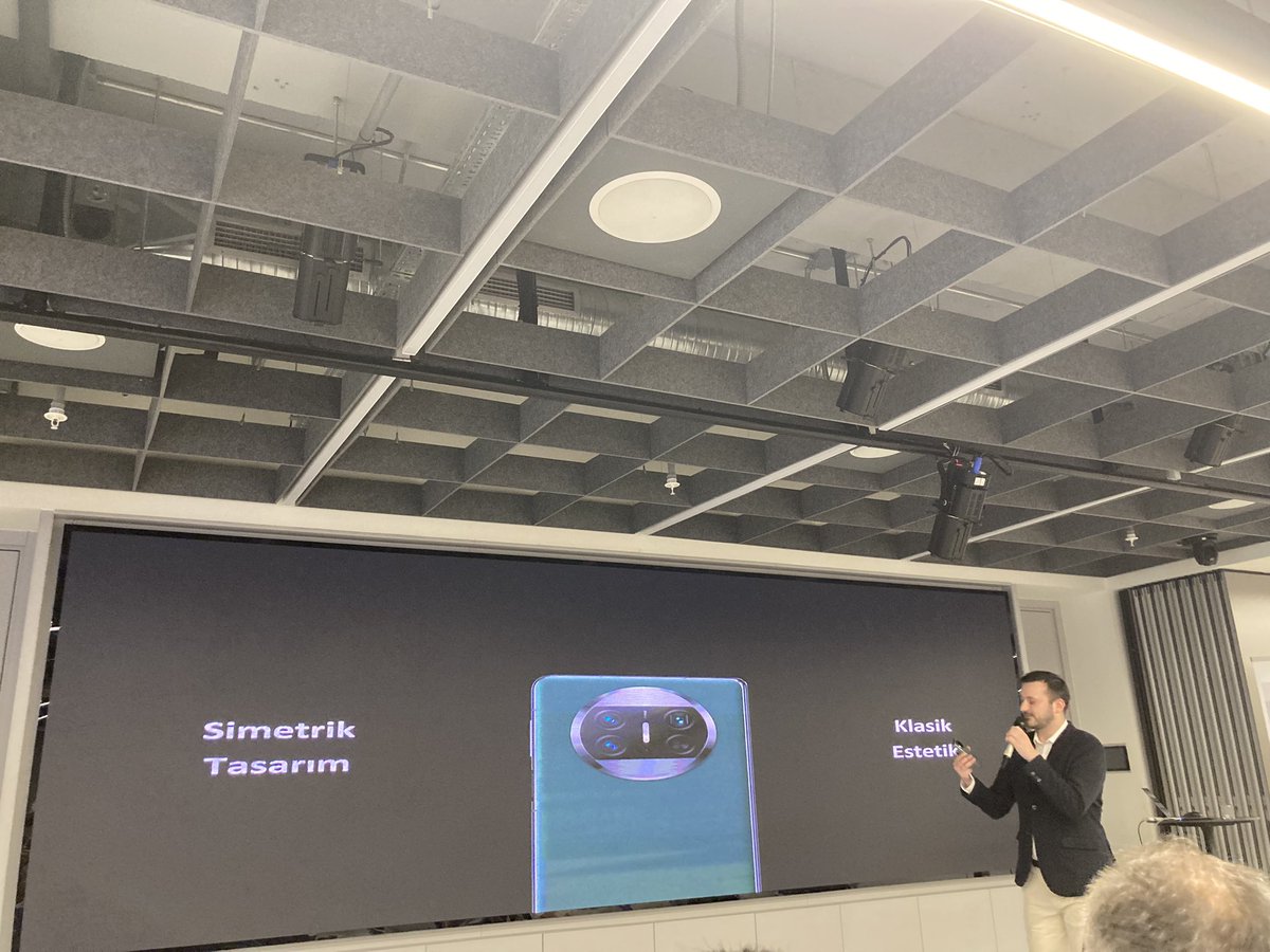 <a href="/akbasmustafacan/">Mustafa Can Akbaş</a> Mate X 3’ü anlatıyor…