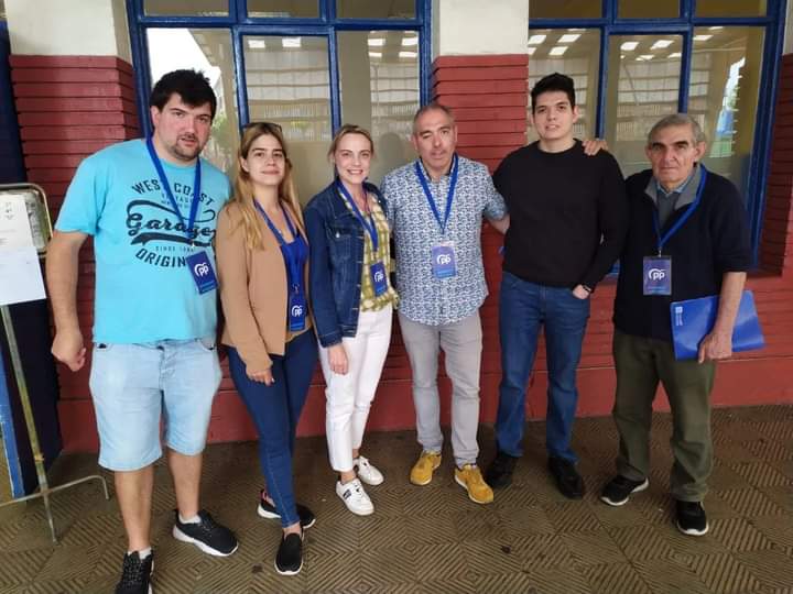 Quisiéramos daros las gracias a esos 546 vecinos que nos habéis votado y confiado en nosotros.
No os preocupéis que aún no teniendo representación,haremos valer dichos votos a pie de calle y de barrio en barrio hasta obtener la representación que os merecéis los vecinos y vecinas