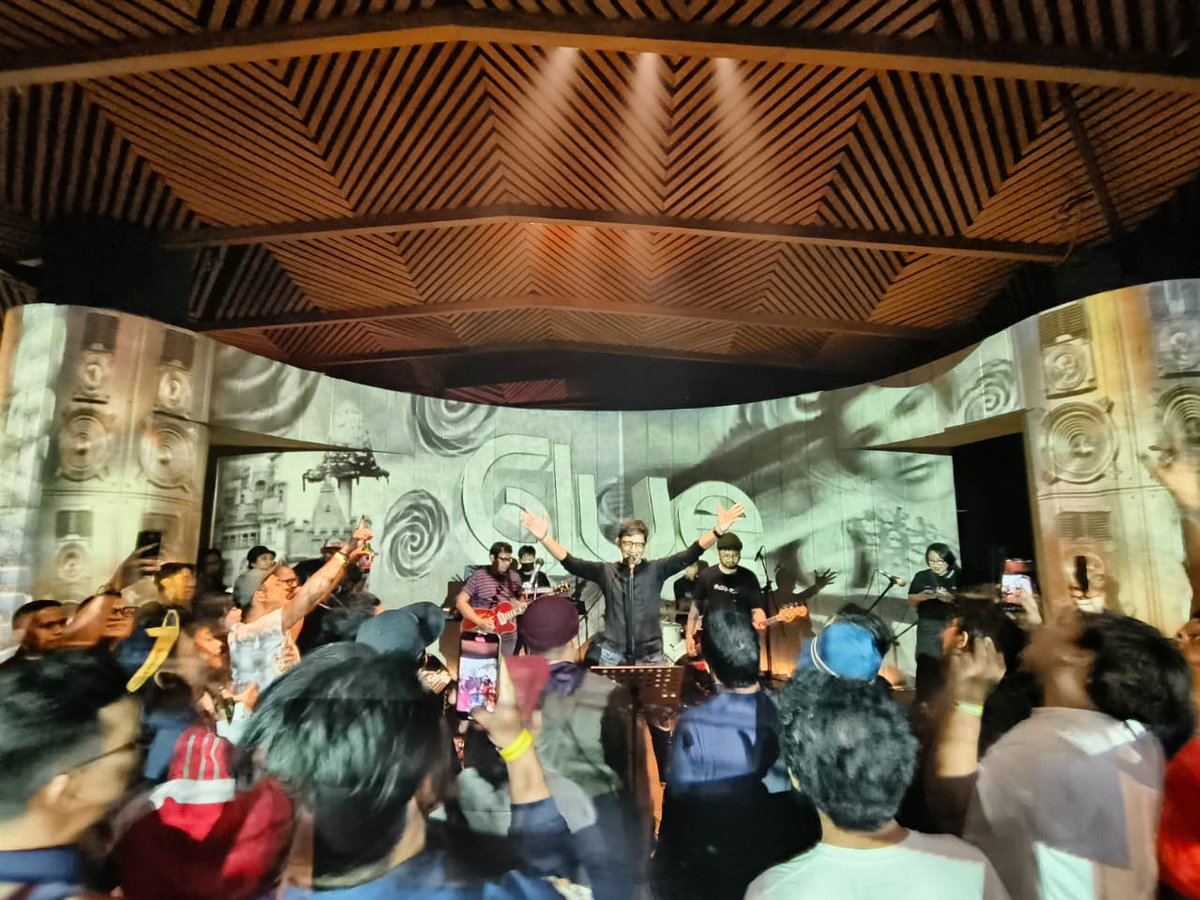 gLue Band Official (@gl_ueband) on Twitter photo Terimakasih buat team @festivaldemayo.id <a href="/bocaricajkt/">BocaRicaJKT</a> dan semua glue friends yg hadir, maaf apabila ada kendala dalam penampilan kemarin, Semoga teman-teman tetap dapat menikmati & bersenang-senang bersama.
Sampai bersua di gigs berikutnya 🔥🙌🏻
Gracias ❤ _GLUE_ Terimakasih buat team @festivaldemayo.id <a href="/bocaricajkt/">BocaRicaJKT</a> dan semua glue friends yg hadir, maaf apabila ada kendala dalam penampilan kemarin, Semoga teman-teman tetap dapat menikmati & bersenang-senang bersama.
Sampai bersua di gigs berikutnya 🔥🙌🏻
Gracias ❤ _GLUE_